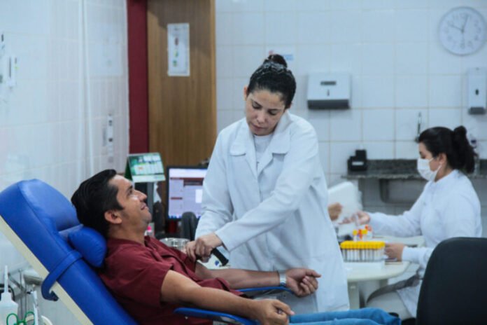 Fhemeron pede doação de sangue nos primeiros dias do ano para garantir os estoques nos hemocentros de Rondônia. Saiba como e onde doar.