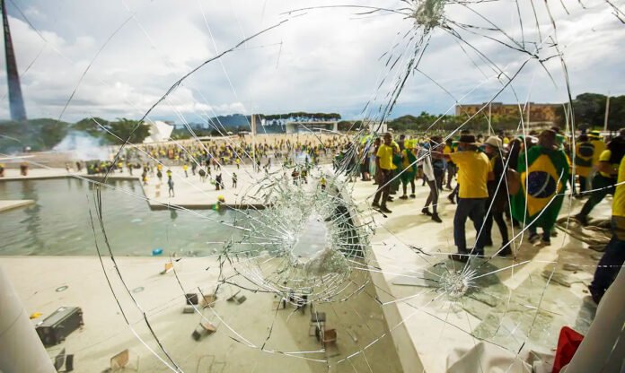 Supremo Tribunal Federal assume investigação sobre coronéis do Exército envolvidos em tentativa de golpe ocorrida em janeiro de 2023. Caso segue sob análise judicial.