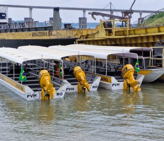 RO: Governo Investe em Transporte Fluvial para Estudantes RO: Transporte Fluvial Seguro para Escolas no Baixo Madeira