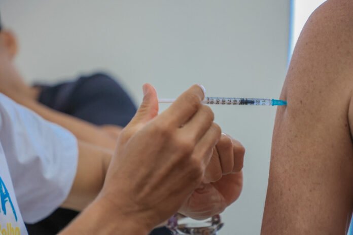 Saiba como Porto Velho está combatendo a covid-19 com vacinação em massa e medidas preventivas. Confira recomendações para manter sua saúde protegida!