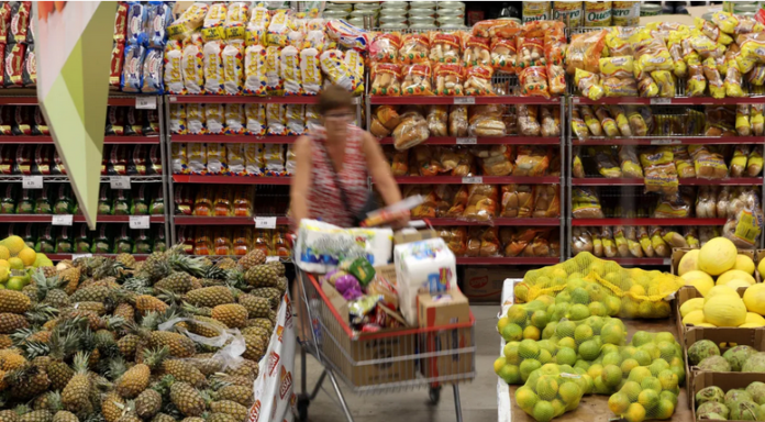 Conheça os itens que mais subiram de preço em janeiro de 2025. Café, cenoura e tomate são destaques em mais um mês de alta na inflação de alimentos.