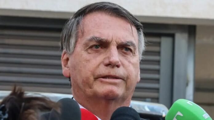 PL 141/2023 busca alterar a inelegibilidade de 8 para 2 anos. Aprovado, o projeto pode permitir Bolsonaro concorrer à eleição presidencial de 2026.