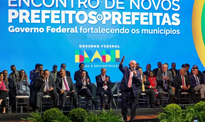 pzzb0046 Descubra como o governo federal está ampliando o apoio às prefeituras para fortalecer os municípios e desenvolver projetos prioritários.