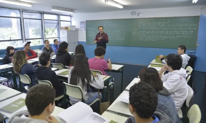 sao_paulo_curso_de_ingles_2 Escolas não podem mais recusar matrículas por motivos discriminatórios ou sem justificativa formal. A nova lei garante o direito à educação para todos.