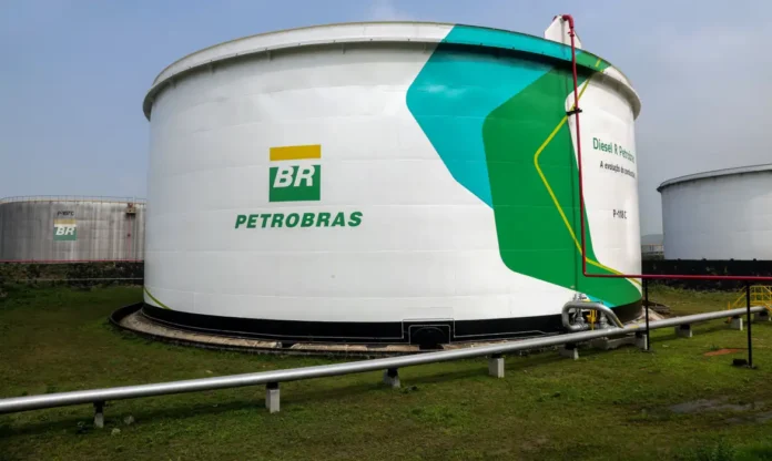 Petrobras anuncia queda de R$ 0,16 no preço do diesel