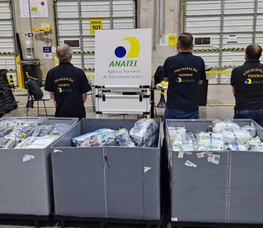 Anatel apreende 3,3 mil produtos piratas em centros da Amazon, Mercado Livre e Shopee Ação da Anatel mira pirataria em grandes marketplaces do Brasil