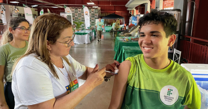 População pode se vacinar sem agendamento na EFMM até 8 de junho