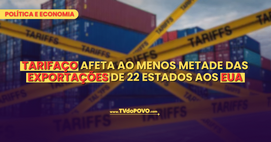 Arte com contêineres e fitas de advertência “Tariffs” destaca impacto do tarifaço dos EUA sobre exportações brasileiras.