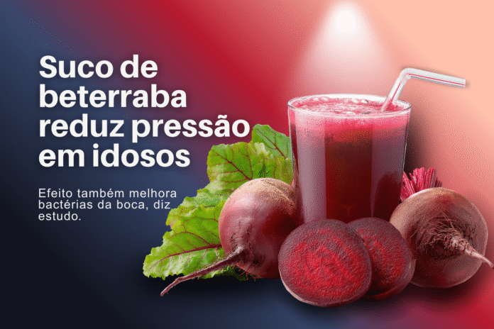 Suco de beterraba reduz pressão arterial em idosos Suco de beterraba em copo transparente ao lado de beterrabas frescas sobre fundo colorido.