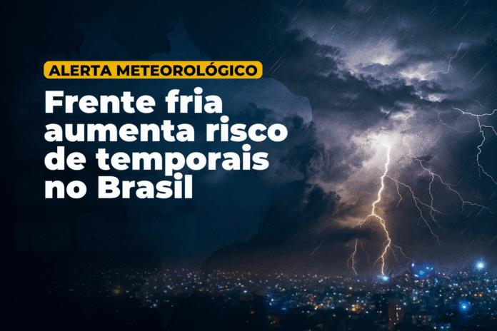 Frente fria aumenta risco de temporais no Brasil Frente fria provoca temporais no Brasil com raios, nuvens carregadas e clima severo sobre área urbana à noite.