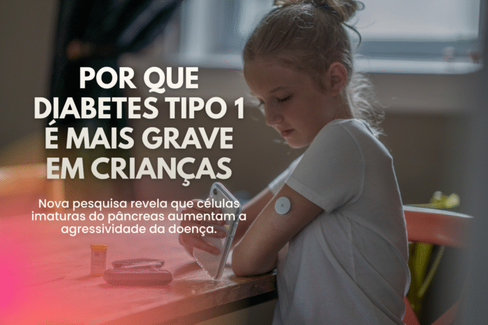 Por que diabetes tipo 1 é mais grave em crianças Criança usando sensor de glicose no braço enquanto monitora o diabetes tipo 1 em casa.