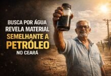 Agricultor descobre material semelhante a petróleo ao buscar água no Ceará Agricultor segura frasco com material semelhante a petróleo encontrado em poço no Ceará