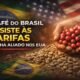 Café do Brasil resiste às tarifas dos EUA com grãos e bandeiras ao fundo simbolizando tensão comercial
