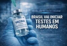 Vacina contra dependência de crack e cocaína deve iniciar testes em humanos no Brasil Frasco de vacina sendo preparado em laboratório para testes contra dependência de crack e cocaína no Brasil