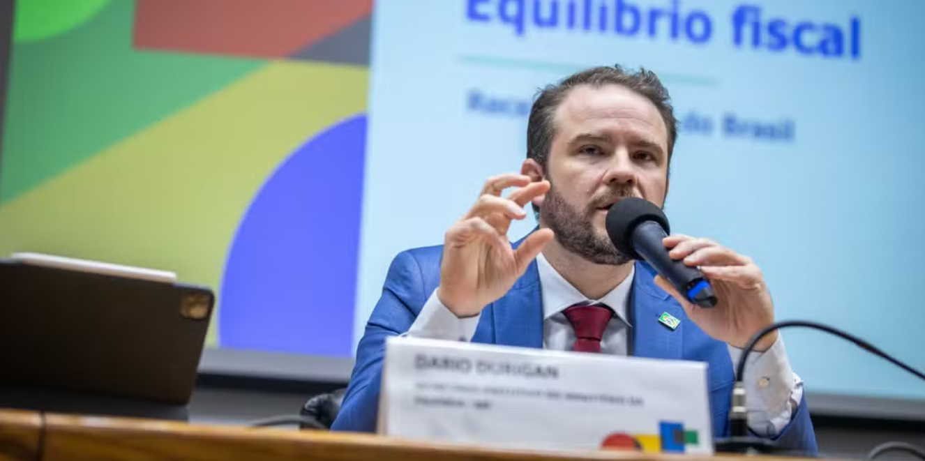 Durigan ministro da Fazenda durante anúncio oficial em São Paulo