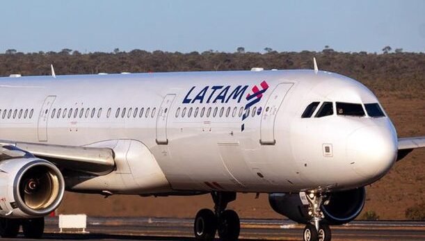 avião com André Mendonça da Latam em pista após inspeção preventiva em Brasília