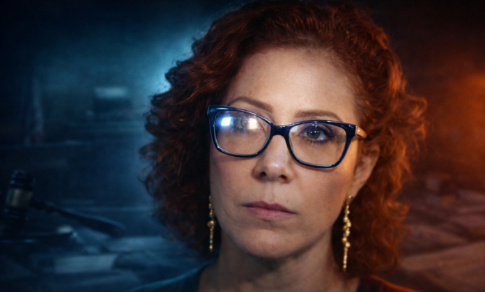 Carla Zambelli investigação e extradição internacional Extradição de Carla Zambelli em destaque com expressão séria em cenário de investigação e repercussão internacional