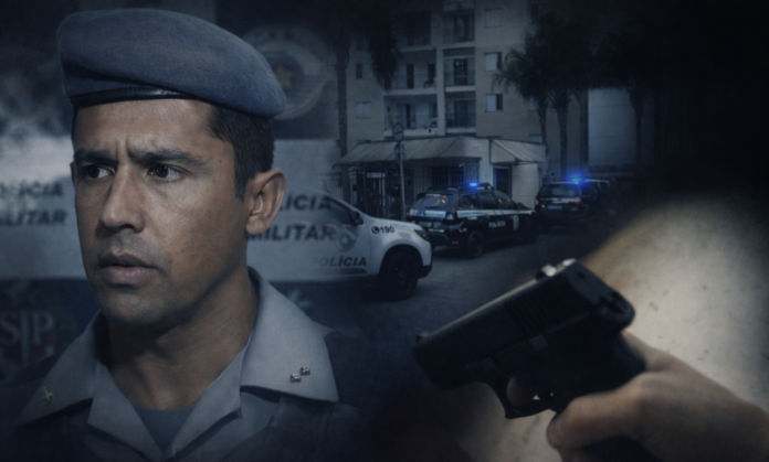 Coronel vira réu por feminicídio em São Paulo coronel réu por feminicídio em São Paulo com viaturas policiais e arma em destaque durante investigação