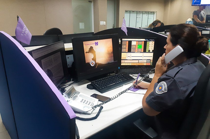 central de atendimento Ligue 180 registra denúncias de violência contra mulheres no Brasil