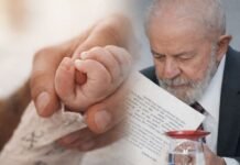Lula sanciona hoje lei que leva licença-paternidade a 20 dias licença-paternidade 20 dias pai segurando mão de bebê decisão de Lula Brasil