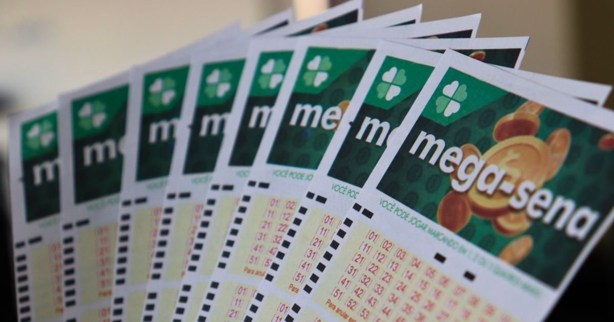 mega sena volantes de aposta da loteria com cartelas prontas para sorteio milionário