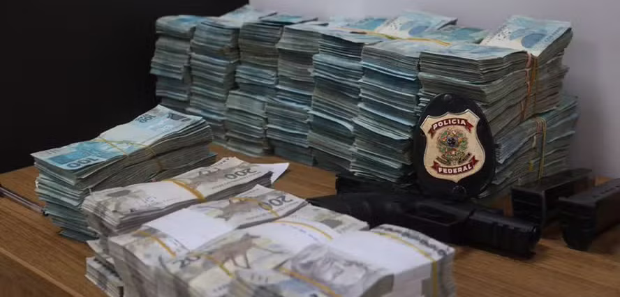 Dinheiro apreendido em operação da PF contra facções e lavagem de dinheiro