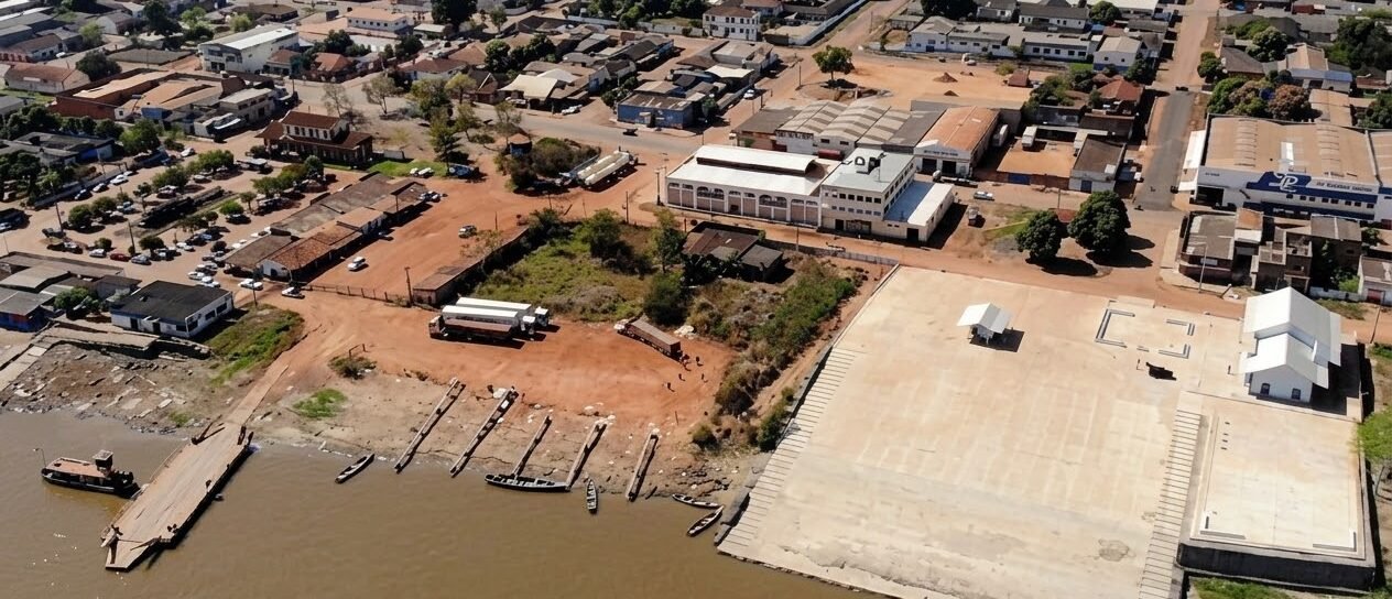 vista aérea do porto de Guajará-Mirim em Rondônia na fronteira com a Bolívia