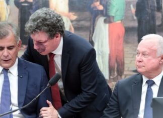 CCJ da Câmara aprova admissibilidade da PEC da escala 6×1 PEC da escala 6x1