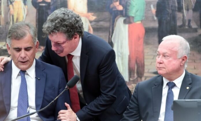 CCJ da Câmara aprova admissibilidade da PEC da escala 6x1 PEC da escala 6x1