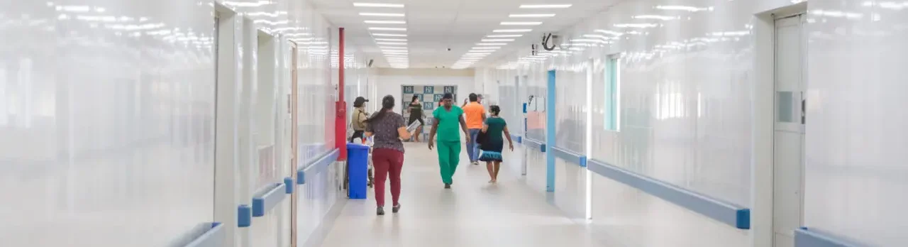 Corredor do Hospital de Base Dr Ary Pinheiro onde funciona atendimento de oncologia em Rondônia