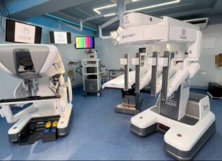 Rede Hospitalar Samar realiza as primeiras cirurgias robóticas de Rondônia Sala de cirurgia robótica do Hospital Samar com plataforma Toumai em Rondônia