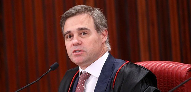 André Mendonça vice-presidente do TSE durante sessão no plenário do tribunal eleitoral