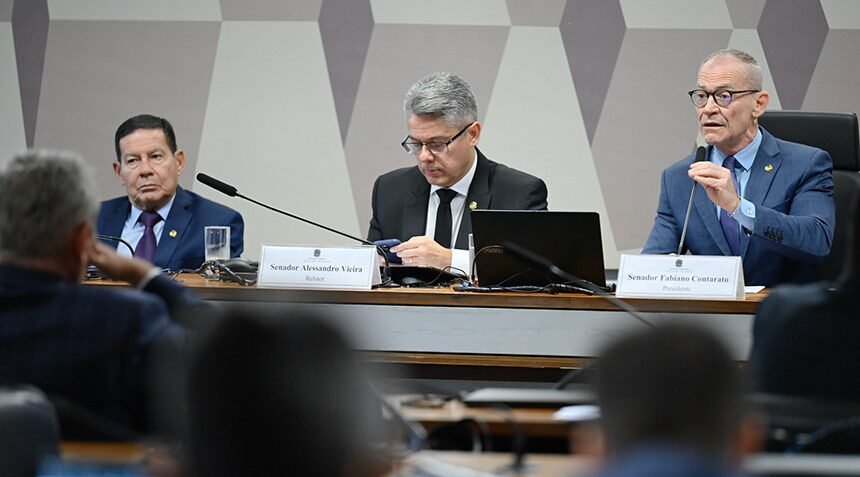 CPI do Crime Organizado durante reunião no Senado com relator e presidente da comissão