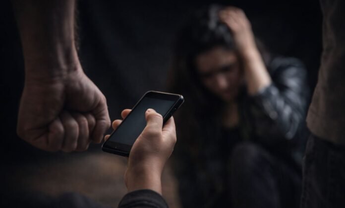 menina salva mãe após enviar mensagem de socorro