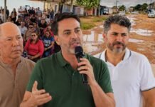 Assista: Pavimentação no Três Marias terá asfalto, drenagem e calçadas em Porto Velho Léo Moraes, Coronel Chrisóstomo e Marcos Rogério durante evento sobre a pavimentação no bairro Três Marias em Porto Velho