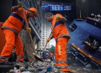 Piso de 3 mil para garis avança e chega ao Senado piso nacional dos garis avança no Senado