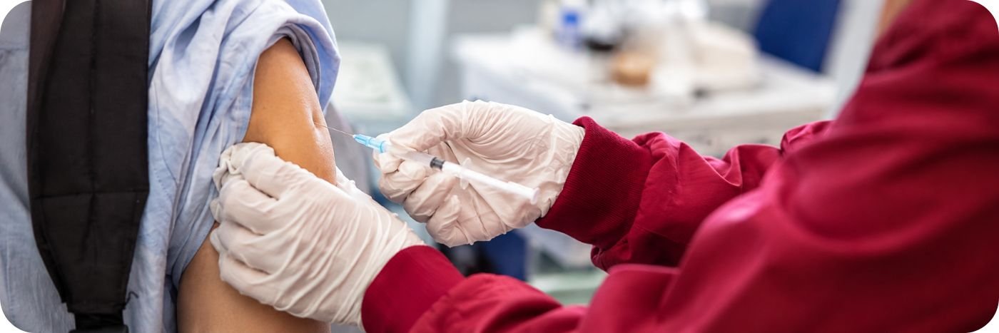 Aplicação de medicamento injetável representa aprovação da Anvisa para tratamento de doenças respiratórias graves