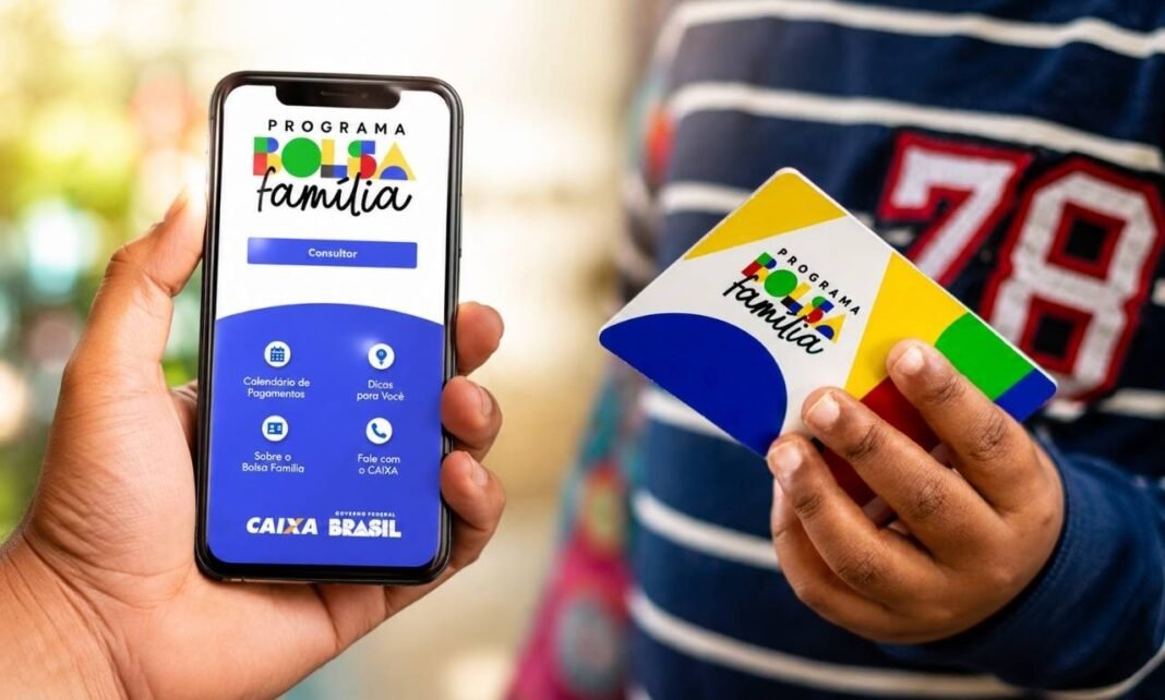 Aplicativo do Bolsa Família exibido em celular ao lado de cartão do programa segurado por criança