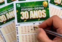 Mega-Sena 30 anos sorteia prêmio especial de R$ 300 milhões neste domingo Apostador marca volante da Mega-Sena 30 anos em concurso especial com prêmio milionário