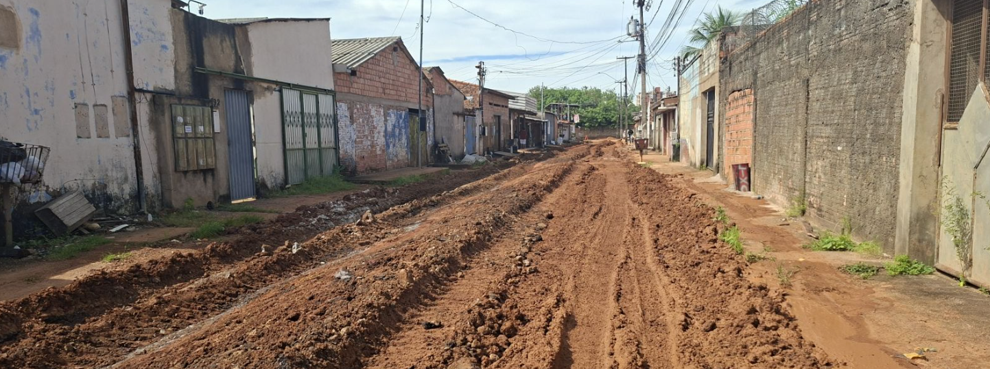 Rua em recuperação no bairro Industrial em Porto Velho após obras de drenagem