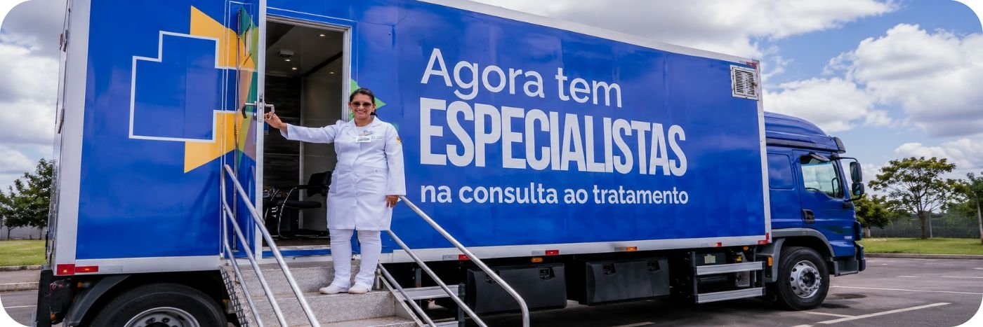 Carreta do programa Agora Tem Especialistas para atendimento de saúde em Porto Velho