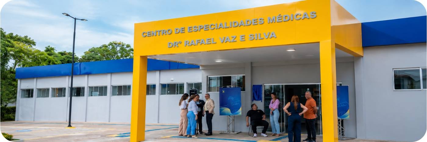 Fachada do Centro de Especialidades Médicas Dr. Rafael Vaz e Silva em Porto Velho onde funciona a central de vacinas