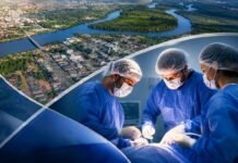 Ji-Paraná retoma cirurgias especializadas e amplia atendimento na rede municipal Cirurgias em Ji-Paraná são retomadas com equipe médica em procedimento e vista aérea do município ao fundo