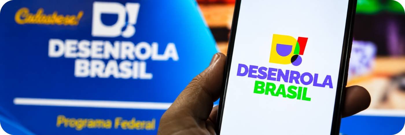 Celular com Desenrola Brasil em destaque durante renegociação de dívidas em bancos