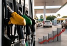 Petrobras reajusta gasolina, mas desconto reduz impacto nas bombas Bicos de combustível em posto ilustram reajuste da gasolina Petrobras