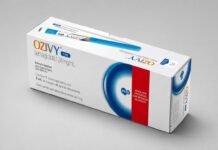 Semaglutida brasileira avança com teto de preço definido pela Anvisa Embalagem da semaglutida brasileira Ozivy, medicamento injetável da EMS, em fundo claro e horizontal