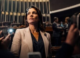TRE-RO explica o que é violência política contra a mulher Mulher em ambiente político durante debate sobre violência política contra a mulher em Rondônia