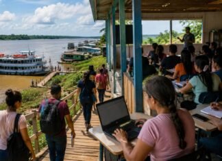 Acelero Baixo Madeira leva cursos gratuitos e qualificação a comunidades ribeirinhas Acelero Baixo Madeira leva cursos gratuitos a comunidades ribeirinhas com barco, rio e sala de capacitação