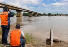 Rio Madeira segue monitorado para reduzir riscos da cheia em Porto Velho Monitoramento do rio Madeira em Porto Velho com agentes da Defesa Civil acompanhando o nível da água