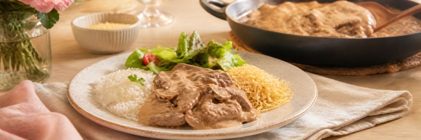 Strogonoff com arroz e batata palha para o almoço de Dia das Mães